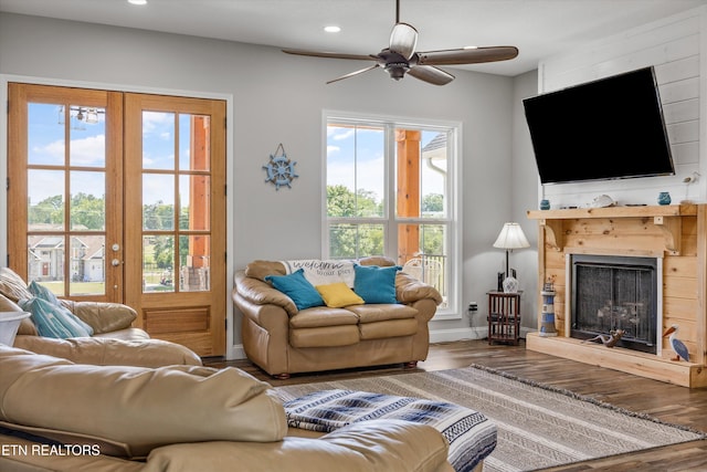 487 Peninsula, Rutledge, TN 37861 - living area with ceiling fan, recessed lighting, wood finished floors, a fireplace, and healthy amount of natural light