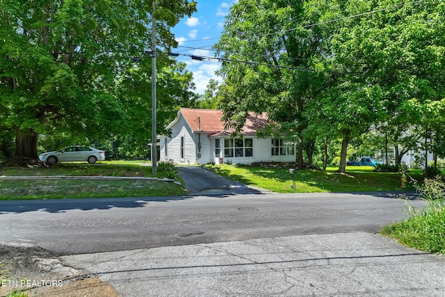 121 N Niota Rd, Englewood, TN 37329 - obstructed view of property with a front lawn