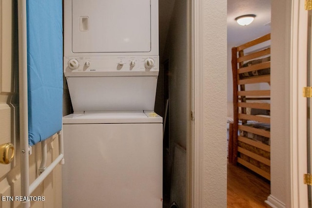 537 Johnson Ln Unit 1 & 2, Gatlinburg, TN 37738 - laundry area featuring stacked washer / drying machine and wood finished floors