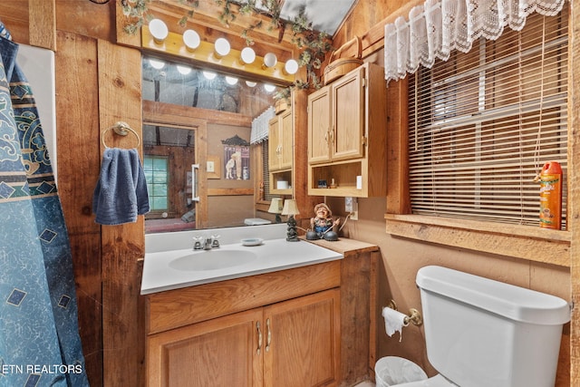 2255 Citico Rd, Vonore, TN 37885 - full bath featuring vanity and toilet