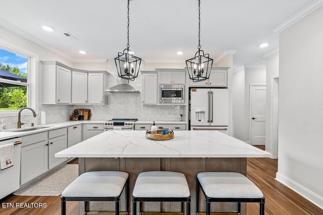 140 Walelu Trl, Vonore, TN 37885 - kitchen with stainless steel appliances, a chandelier, a kitchen island, tasteful backsplash, and crown molding