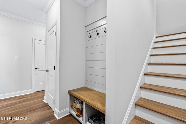 140 Walelu Trl, Vonore, TN 37885 - mudroom with crown molding and wood finished floors
