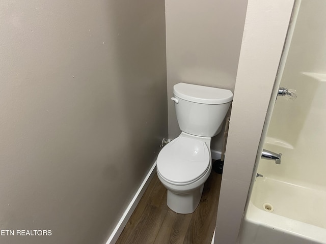 382 W Monticello Pike, Huntsville, TN 37756 - bathroom featuring wood finished floors and shower / bathtub combination