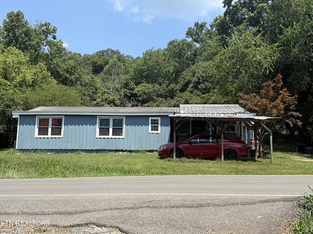 290 Bull Run Rd, Powell, TN 37849 - view of front facade featuring a front lawn, a metal roof, and a forest view