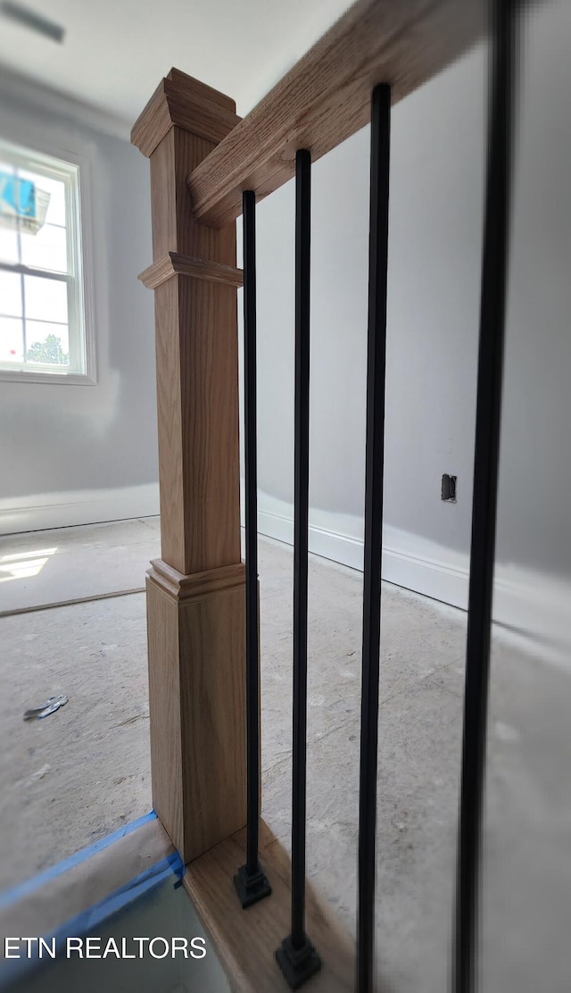 124 Chelsea Ln, Lafollette, TN 37766 - detailed view of baseboards
