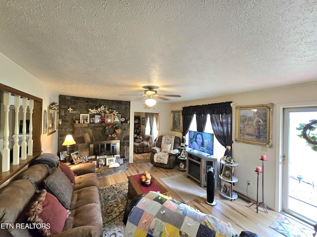 340 Machine Branch Rd, Ewing, VA 24248 - living area featuring a textured ceiling, plenty of natural light, wood finished floors, and ceiling fan