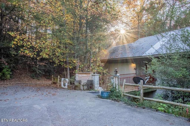 516 Proffitt Rd Unit 1 & 2, Gatlinburg, TN 37738 - view of side of property with a metal roof