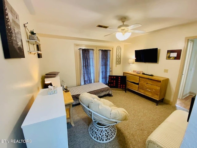 520 Proffitt Rd Unit 1, Gatlinburg, TN 37738 - living area featuring a ceiling fan and carpet flooring