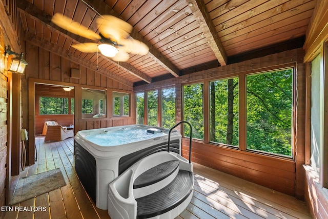 4372 Boogertown Rd Unit 4, Sevierville, TN 37876 - sunroom / solarium featuring a jacuzzi, vaulted ceiling, and a ceiling fan