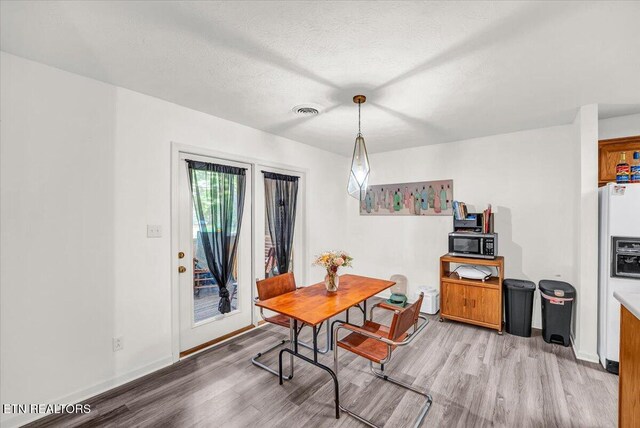 4802 Beverly Field Way, Knoxville, TN 37918 - dining area featuring light wood-type flooring