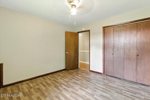 428 Wilderness Rd, Middlesboro, KY 40965 - unfurnished bedroom featuring light wood finished floors, a closet, and a ceiling fan