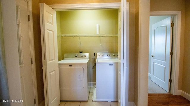 185 Florence Cir, Dandridge, TN 37725 - laundry room with washing machine and dryer and light wood finished floors