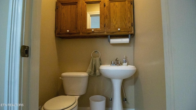 185 Florence Cir, Dandridge, TN 37725 - half bathroom with toilet