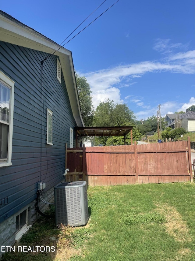 189 Bacon St, Jellico, TN 37762 - view of yard
