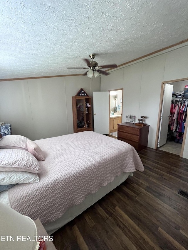 142 Lone Holly Ln, New Tazewell, TN 37825 - bedroom with wood finished floors, a decorative wall, a textured ceiling, a spacious closet, and ornamental molding