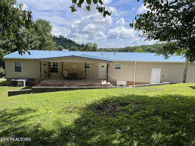 142 Lone Holly Ln, New Tazewell, TN 37825 - rear view of house with a metal roof and a lawn