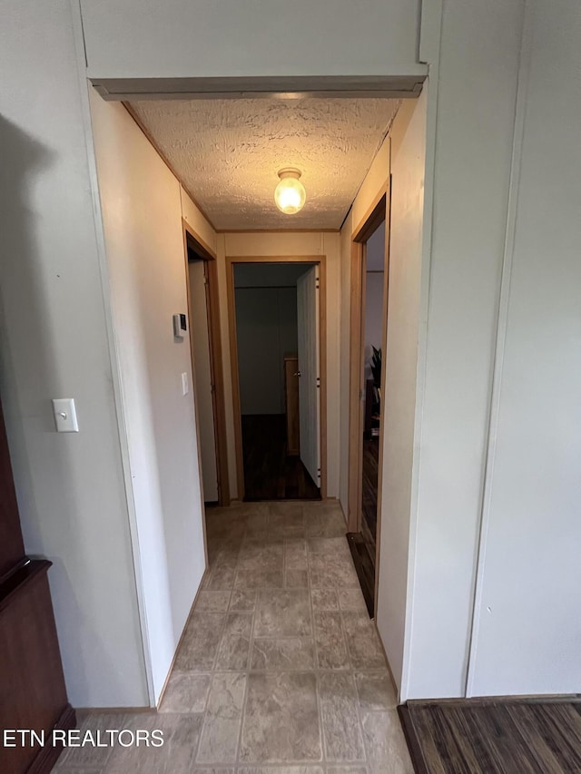 142 Lone Holly Ln, New Tazewell, TN 37825 - hallway featuring a textured ceiling
