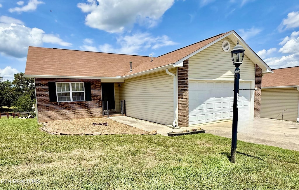 244 Executive Meadows Dr, Lenoir City, TN 37771 - photo 1