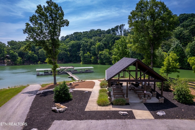 Sunset Harbor Dr, Dandridge, TN 37725