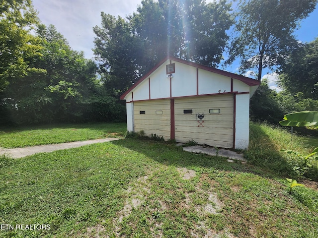 308 E Prospect St, Lafollette, TN 37766 - view of outbuilding featuring driveway