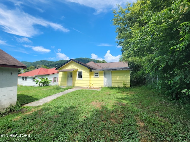 308 E Prospect St, Lafollette, TN 37766 - view of front of home featuring a front lawn and a mountain view