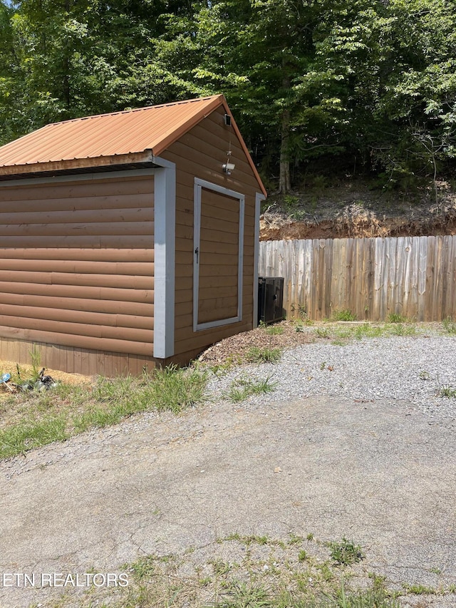 1908 Inskip Ln, Dandridge, TN 37725 - garage with a storage shed