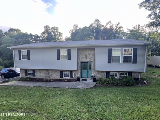 2011 Cedar Ln, Corbin, KY 40701 - split foyer home with brick siding and a front lawn