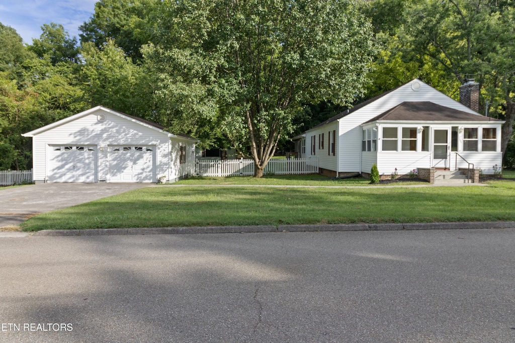 946 Poplar St, Alcoa, TN 37701 - ranch-style house with entry steps, a chimney, and an outdoor structure