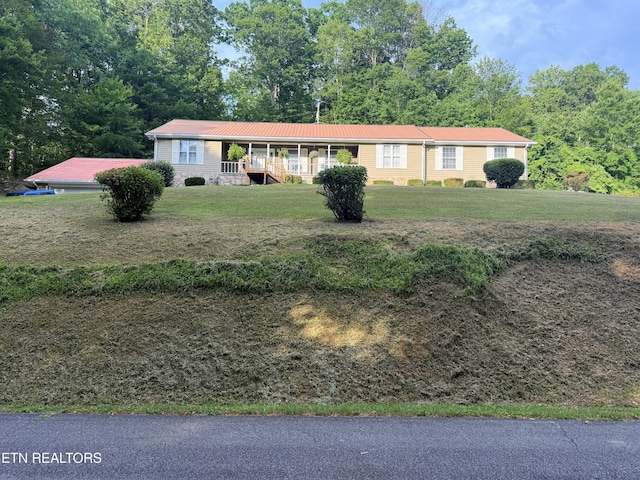 290 Whitaker Hollow Rd, Rocky Top, TN 37769 - single story home with covered porch, a metal roof, and a front lawn