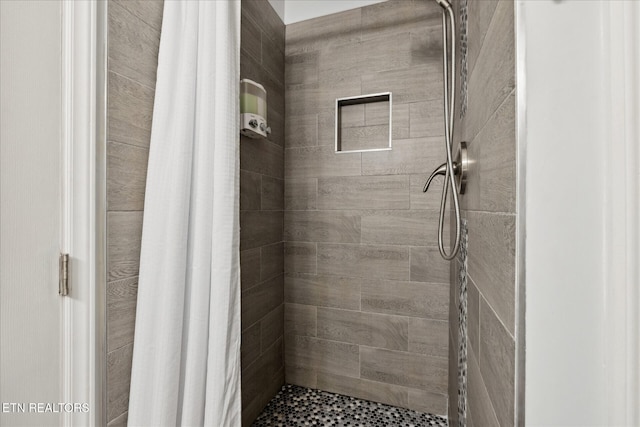 335 Sugar Mountain Way, Pigeon Forge, TN 37863 - bathroom with a stall shower