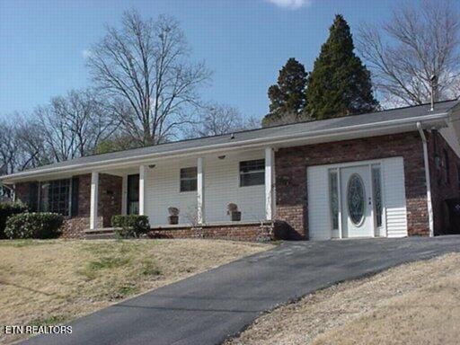 114 W Maiden Ln, Oak Ridge, TN 37830 - photo 1