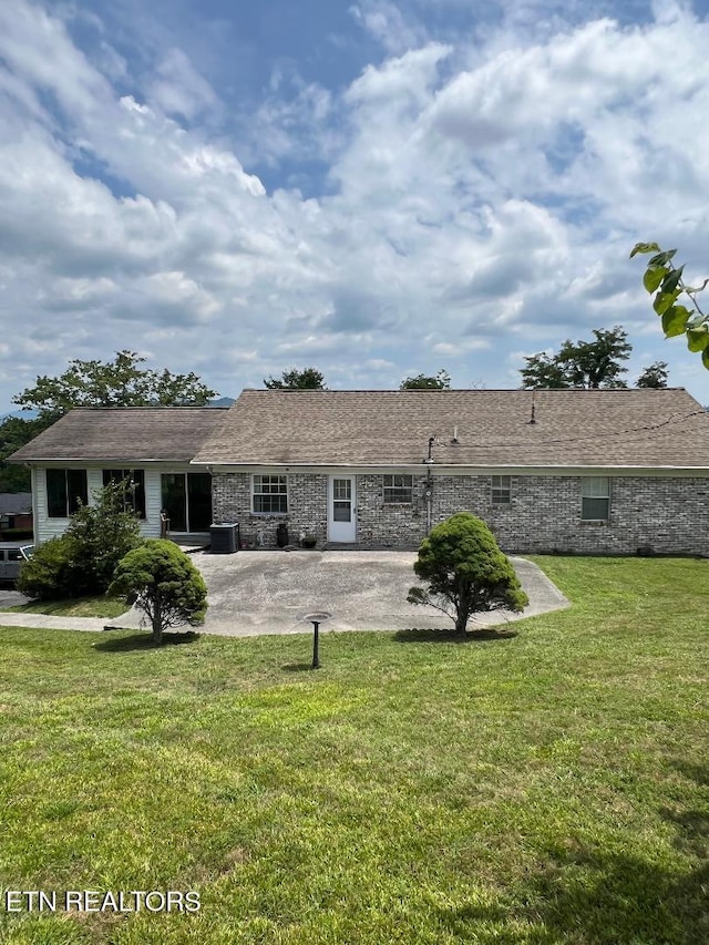 1719 Boone Cir, Tazewell, TN 37879 - photo 3