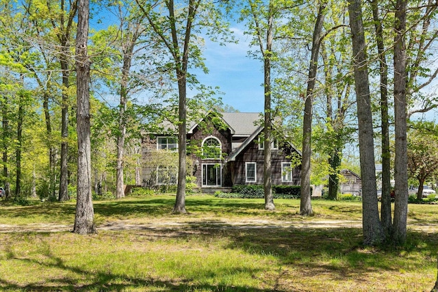 view of front of property with a front lawn