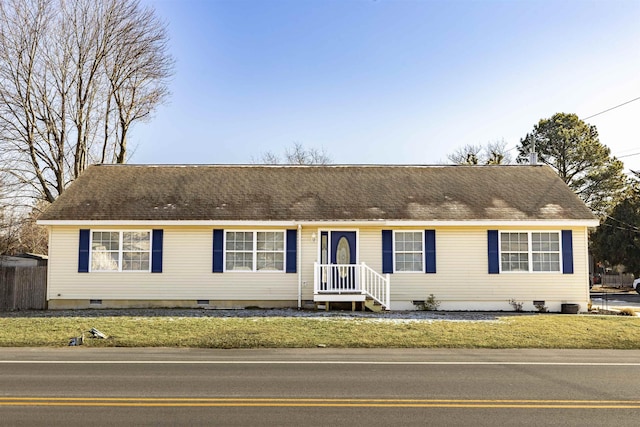 single story home with a front lawn