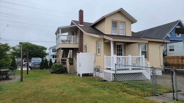 back of house featuring a lawn