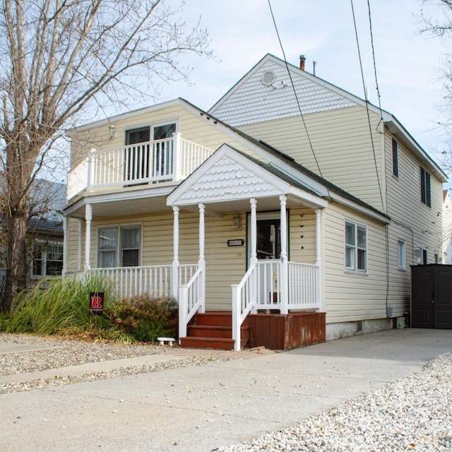 view of front of property featuring a balcony and covered porch