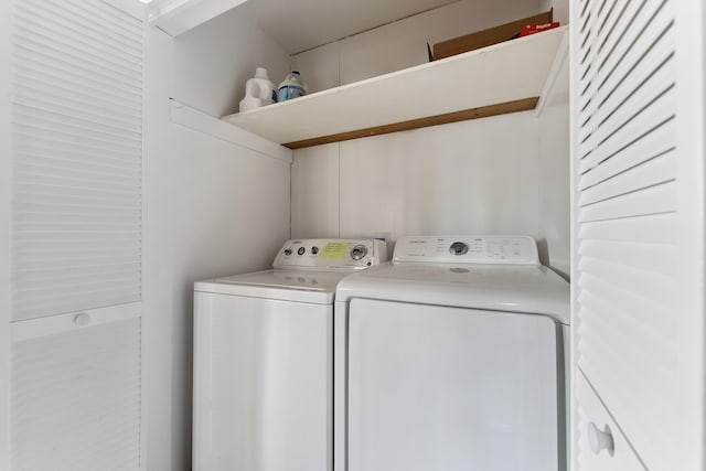 washroom featuring washer and clothes dryer