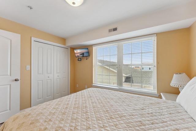 bedroom with a closet