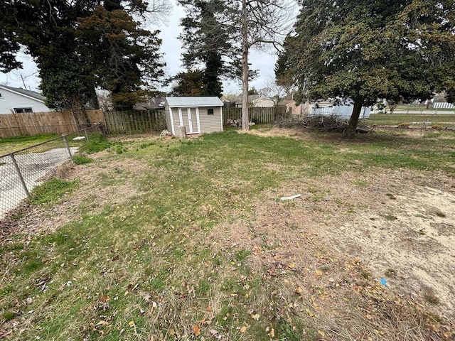 view of yard with a shed