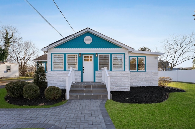 view of front of property with a front lawn