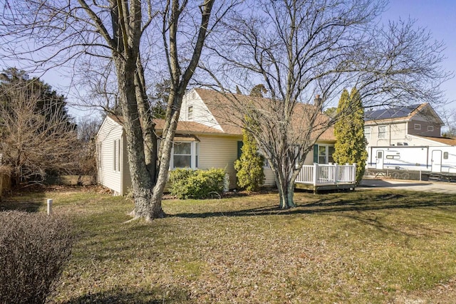 view of front of property with a front lawn