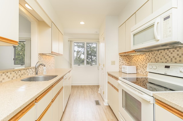 7889 Sunset Dr N, Unit North, Avalon, NJ 08202 - kitchen featuring white appliances, a sink, plenty of natural light, light wood finished floors, and recessed lighting