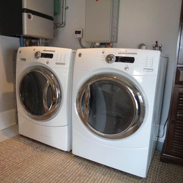 laundry area with laundry area, independent washer and dryer, and tile patterned flooring