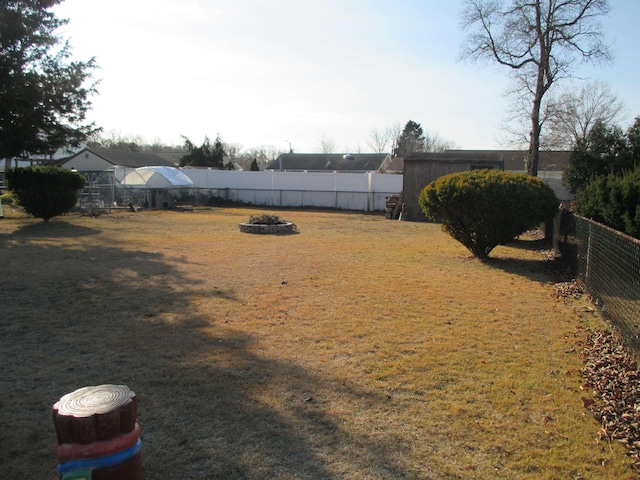 view of yard featuring an outdoor fire pit