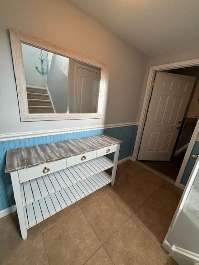 145 W Andrews Ave Unit 100, Wildwood, NJ 08260 - detailed view of wainscoting