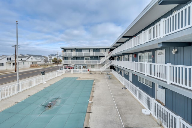 view of swimming pool