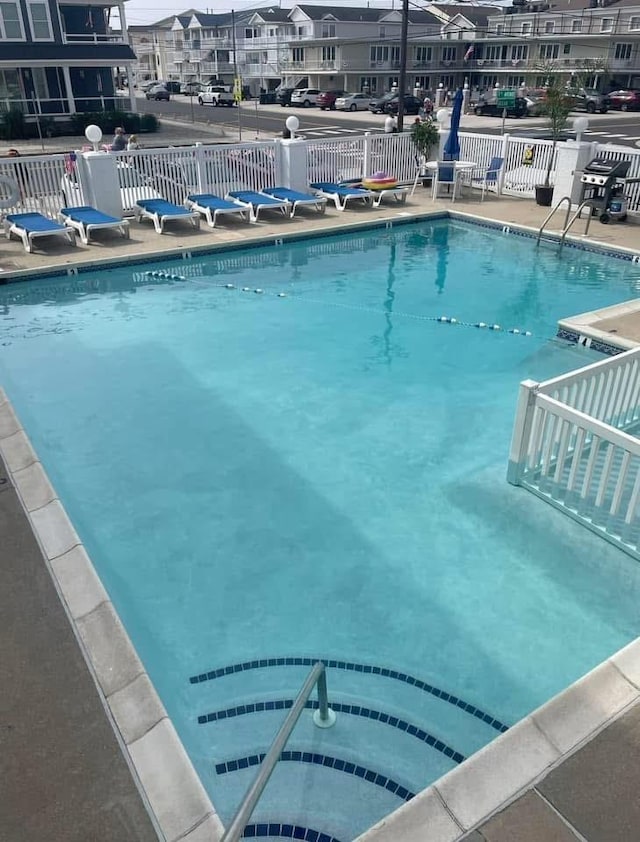 view of swimming pool