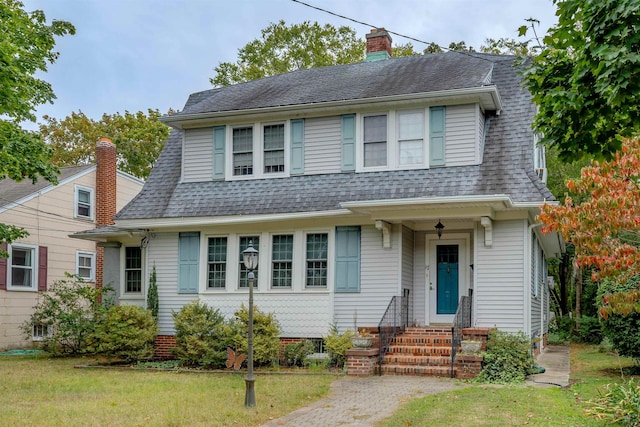 view of front of house featuring a front yard