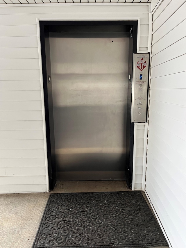 entrance to property with elevator