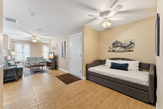 living room with light wood-type flooring and ceiling fan